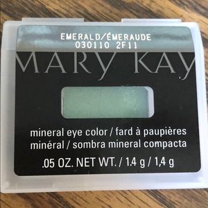 Mary Kay mineral eye color in Emerald